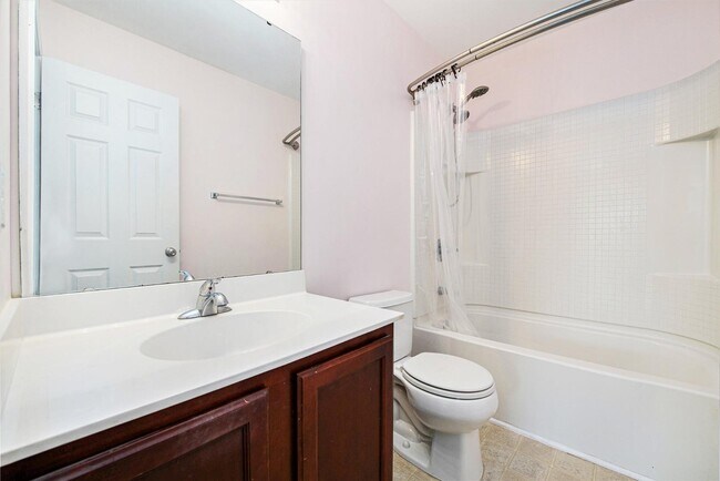 Building Photo - 520 Crossland Dr