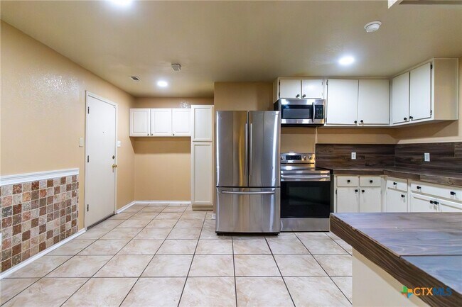 Building Photo - 4406 Bowles Dr