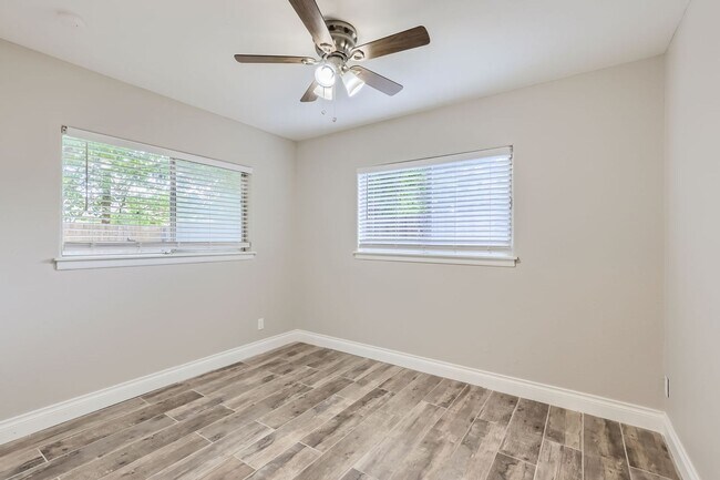 Building Photo - Ready for Move In! $250 off of the first full month's rent!