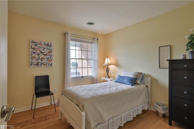 Building Photo - Beautiful 2 Bedroom Condo for Rent