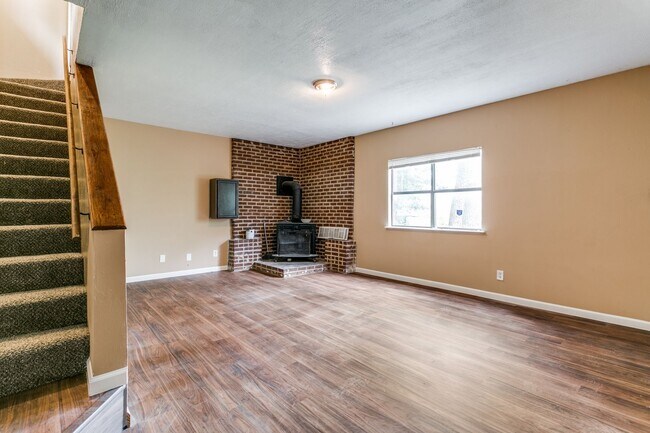 Building Photo - Renovated House in Irving • Great Location