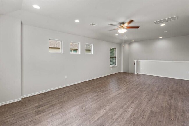 Building Photo - 9004 Gage Dr