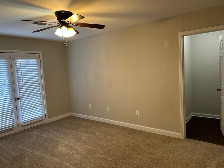 Building Photo - 1313 Saint Andrews Ln