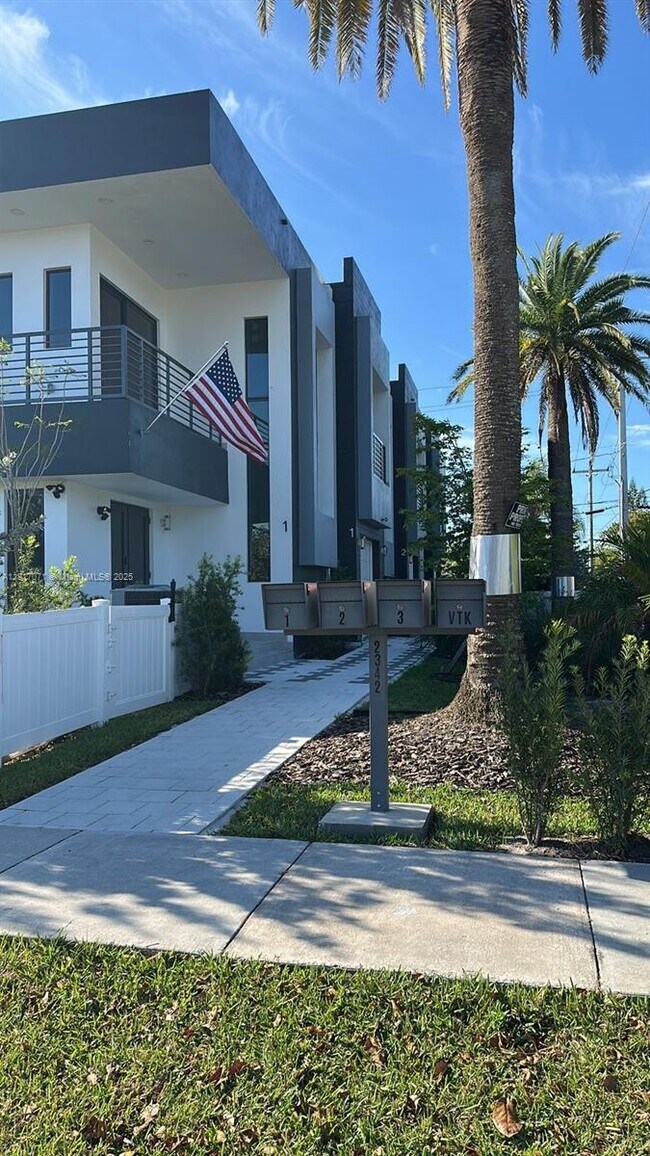 Building Photo - 2342 McKinley St
