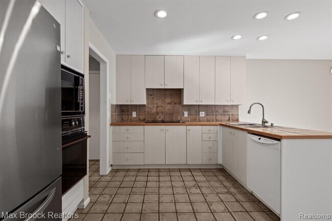 Building Photo - 1131 Timberview Trail