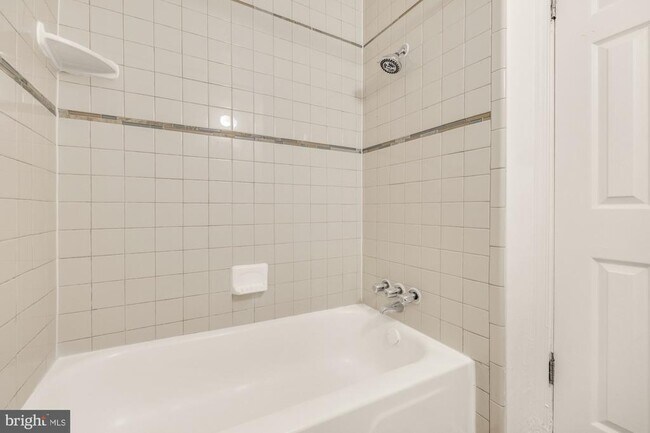 Building Photo - 1102 K St SE