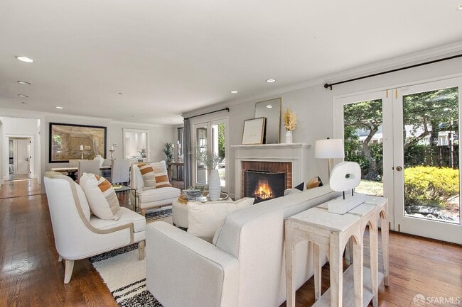 Building Photo - 2 Normandy Ln