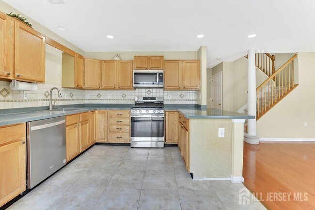 Building Photo - 102 Berkshire Dr