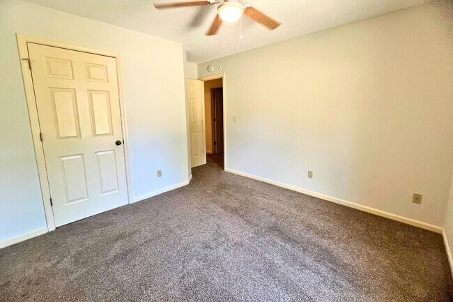Building Photo - 2509 Hollyhock Dr