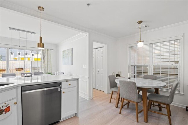 Building Photo - 266 Balaban Cir