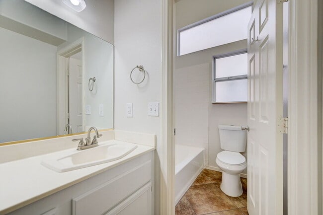 Building Photo - 1813 Lyell Canyon Ln