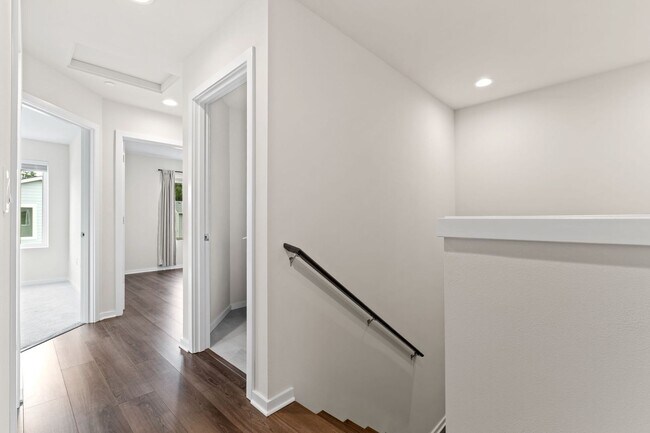 Building Photo - Like-New 4BR Corner Home w/ A/C, 2-Car Garage & Bonus Room