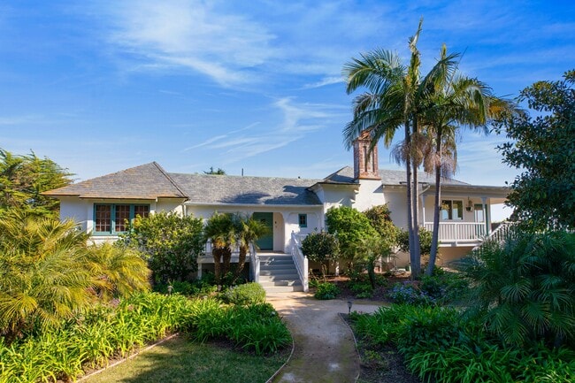 Building Photo - 867 Sand Point Rd