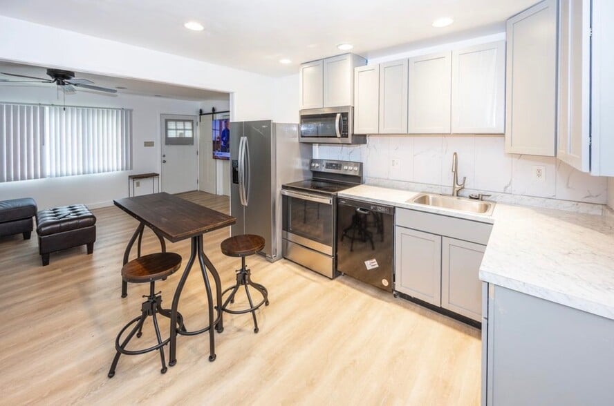 Building Photo - 2006 Randall Rd