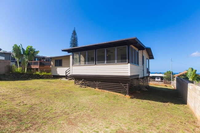 Building Photo - Amazing views, spacious floorplan, bonus f...