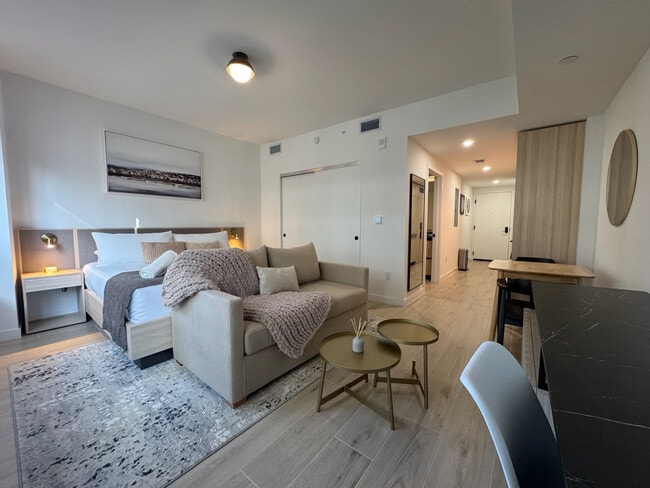 Building Photo - 225 N Miami Ave