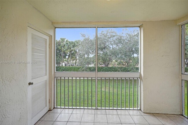 Building Photo - 9901 Westview Dr