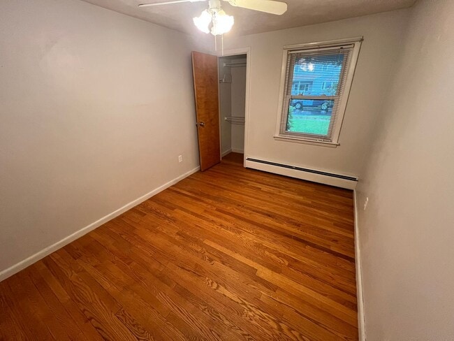 Building Photo - Single Family Home for Rent in Longmeadow!
