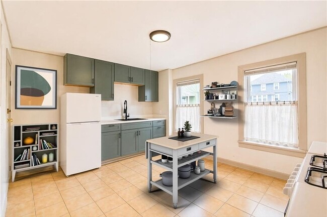 Building Photo - 111 Johnson St