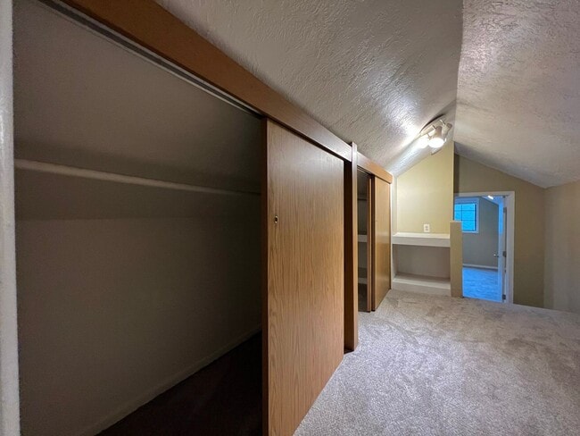 Building Photo - Outdoor Oasis: Charming 3 Bed 2 Bath House!