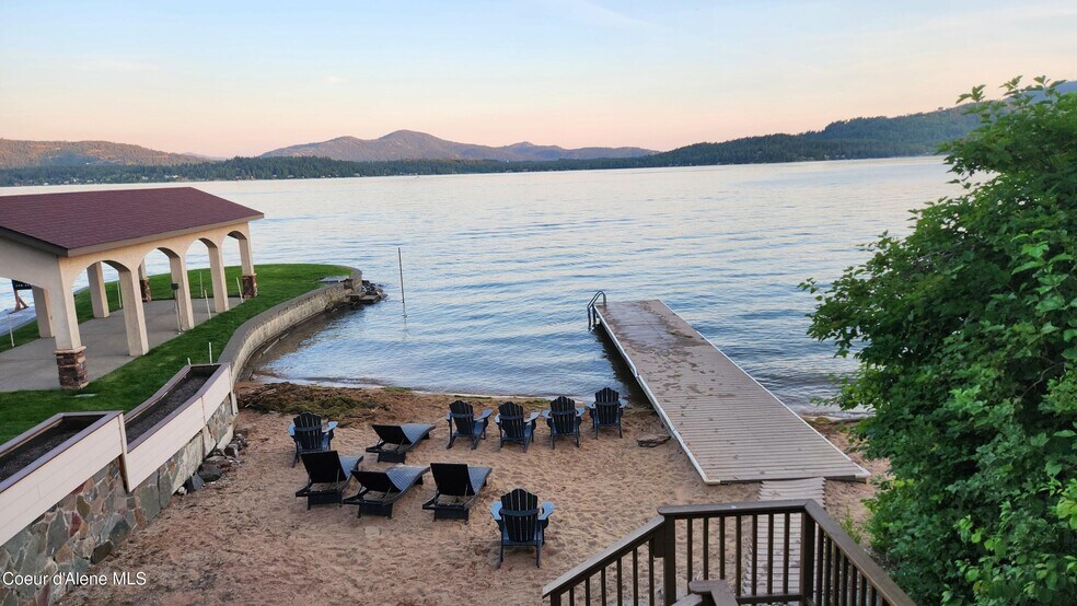 Building Photo - 1721 Northshore Dr