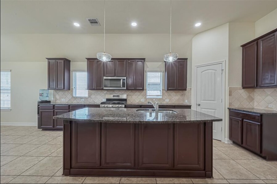 Building Photo - 2011 Fern River Ct