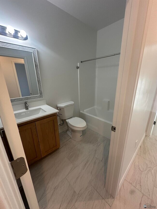 Building Photo - 448 S 17th Ave