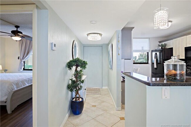 Building Photo - 9940 S Ocean Dr