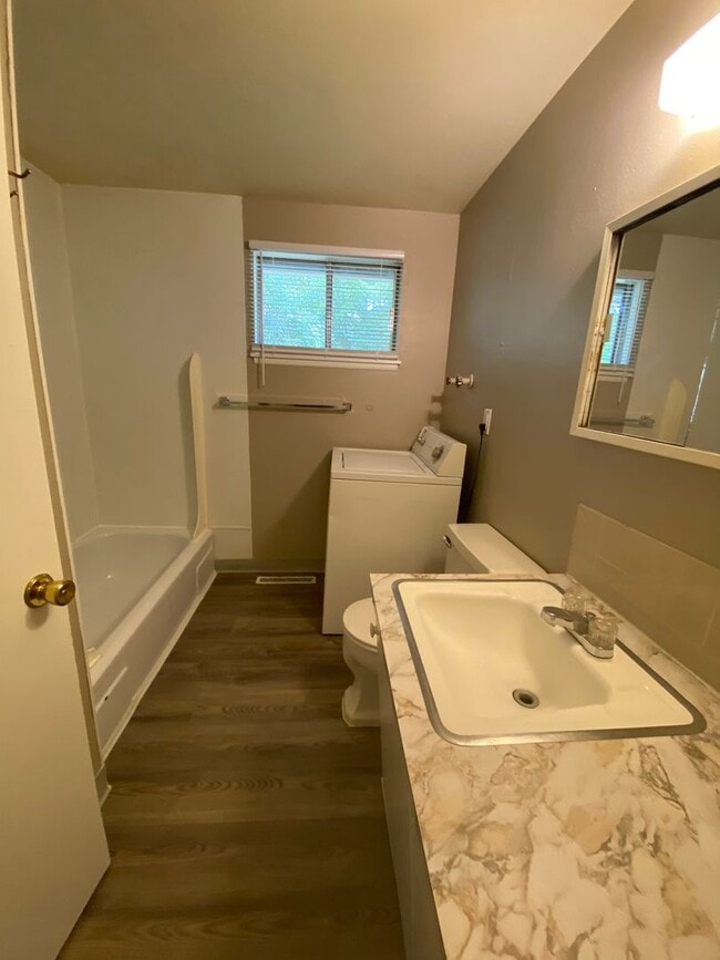 Building Photo - 1840 Homer Dr