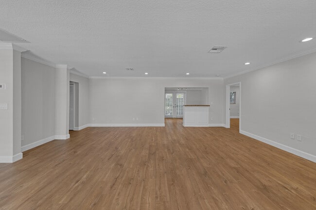 Building Photo - 900 NE 4th St