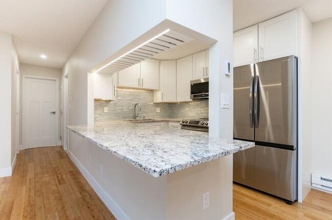 Building Photo - 7634 Hollister Ave