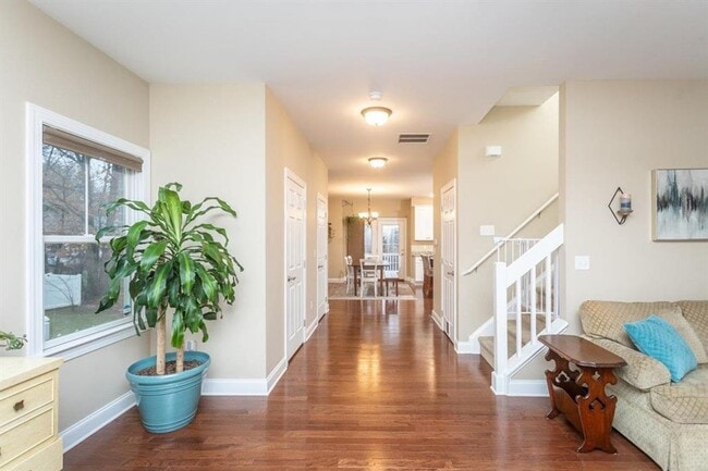 Building Photo - Spacious Townhouse with BONUS THEATER ROOM