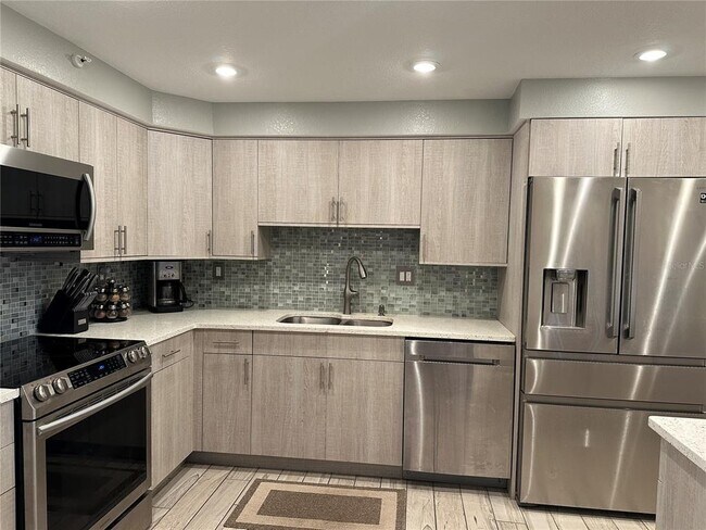 Building Photo - 1 Key Capri