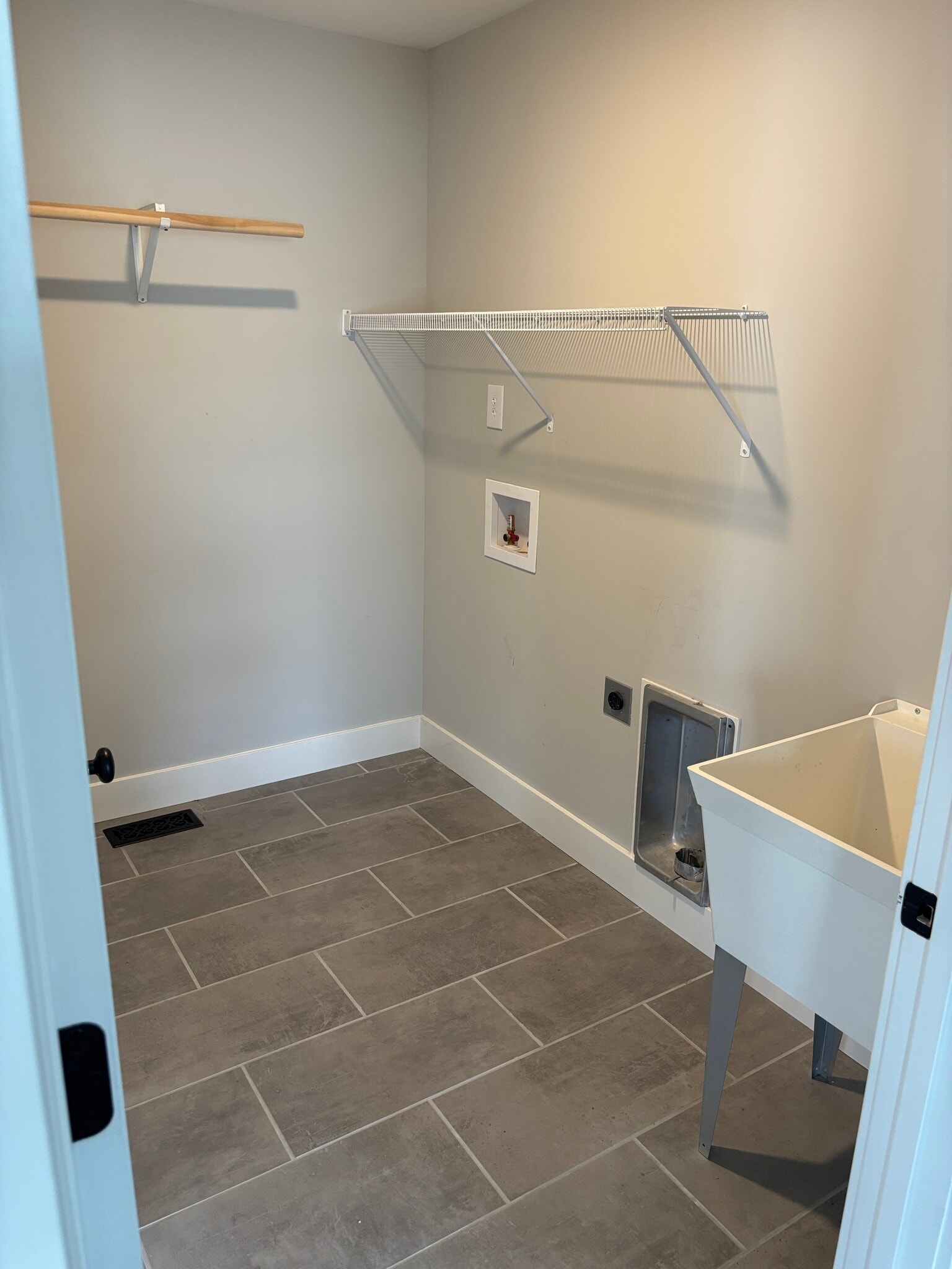 Laundry 2 - 1013 Oakmont Ln