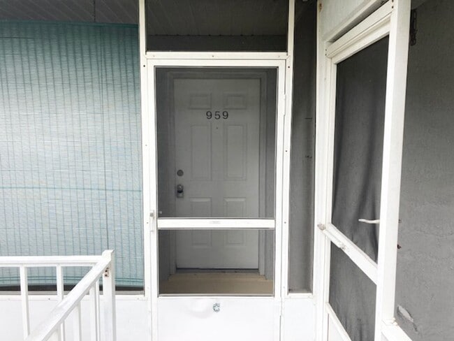 Building Photo - Available Soon! Recently Remodeled!