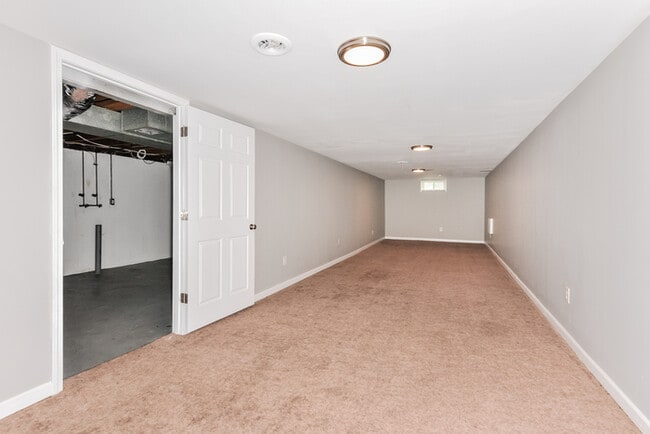 Building Photo - 1080 N Park Ln