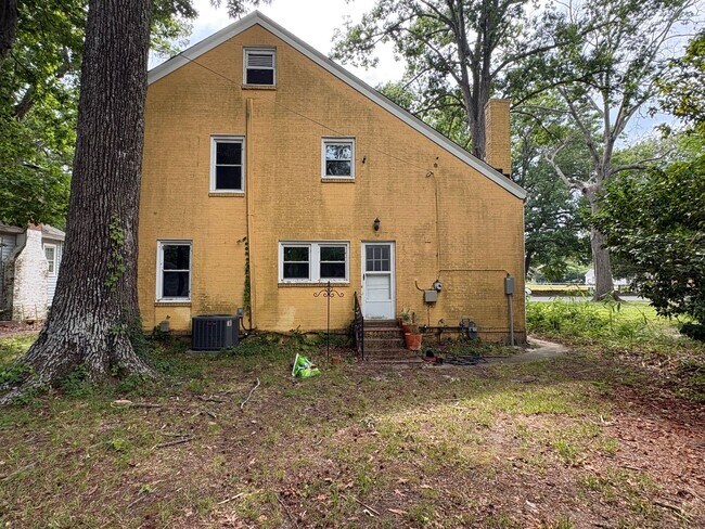 Building Photo - 180 Cherokee Rd