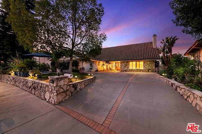 Primary Photo - 22941 De Kalb Dr