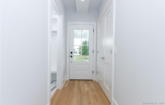 Building Photo - 124 Fox St