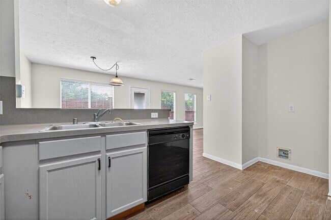 Building Photo - 1902 Sugar Pine Cir
