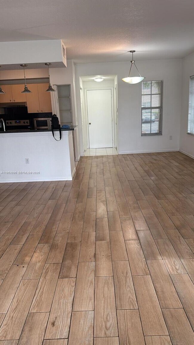 Building Photo - 2541 Centergate Dr