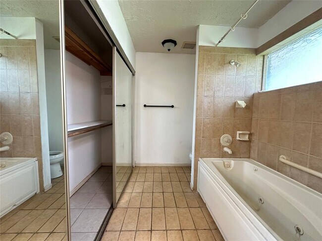 Building Photo - 3306 Kempwood Dr
