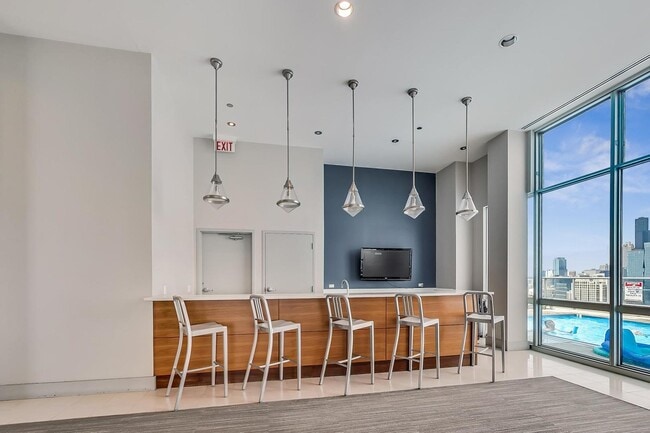 Building Photo - 1629 S Prairie Ave