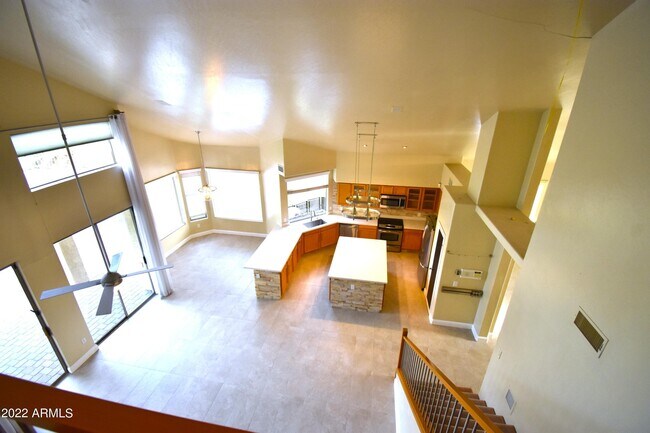 Building Photo - 768 E Irma Ln