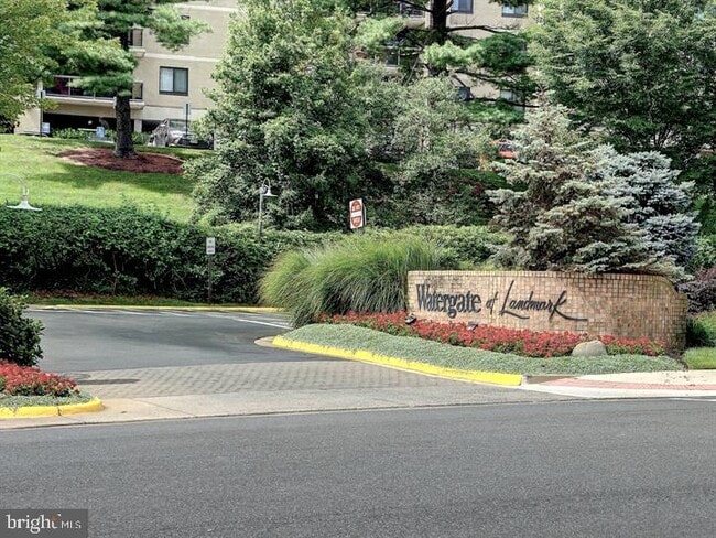 Building Photo - 307 Yoakum Pkwy