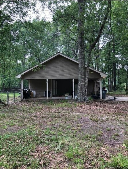 Building Photo - 1027 Old River Rd