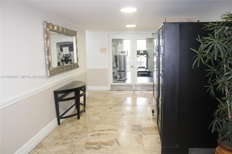 Building Photo - 520 SE 5 Ave