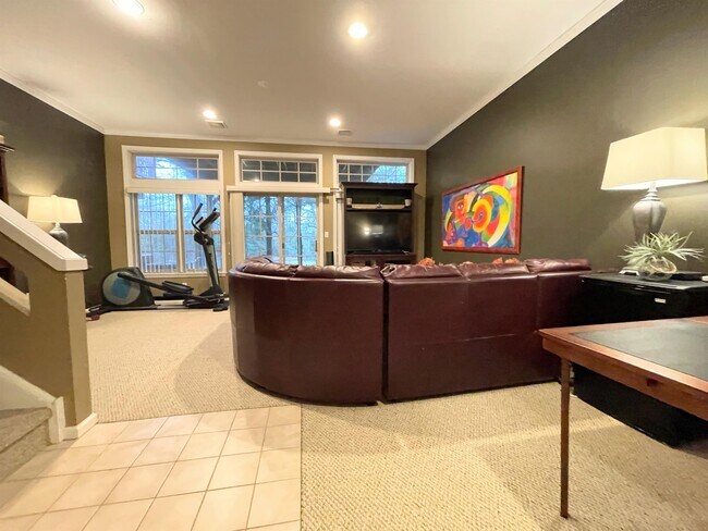 Building Photo - 4085 Waterford Dr