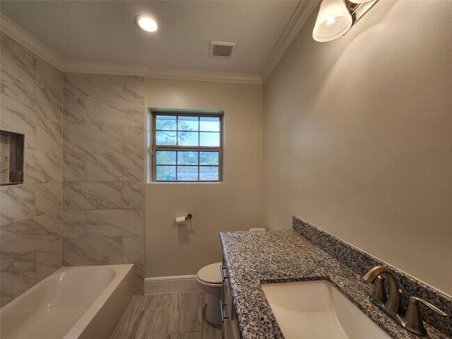 Building Photo - 8033 Turquoise Ln