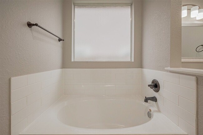 Building Photo - 4510 Sherwood Green Ct